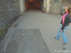 Ungeschützeter Public Quickie mit einer sexy rothaarigen von der Straße