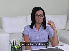Sexy Amateurmutter beim casting